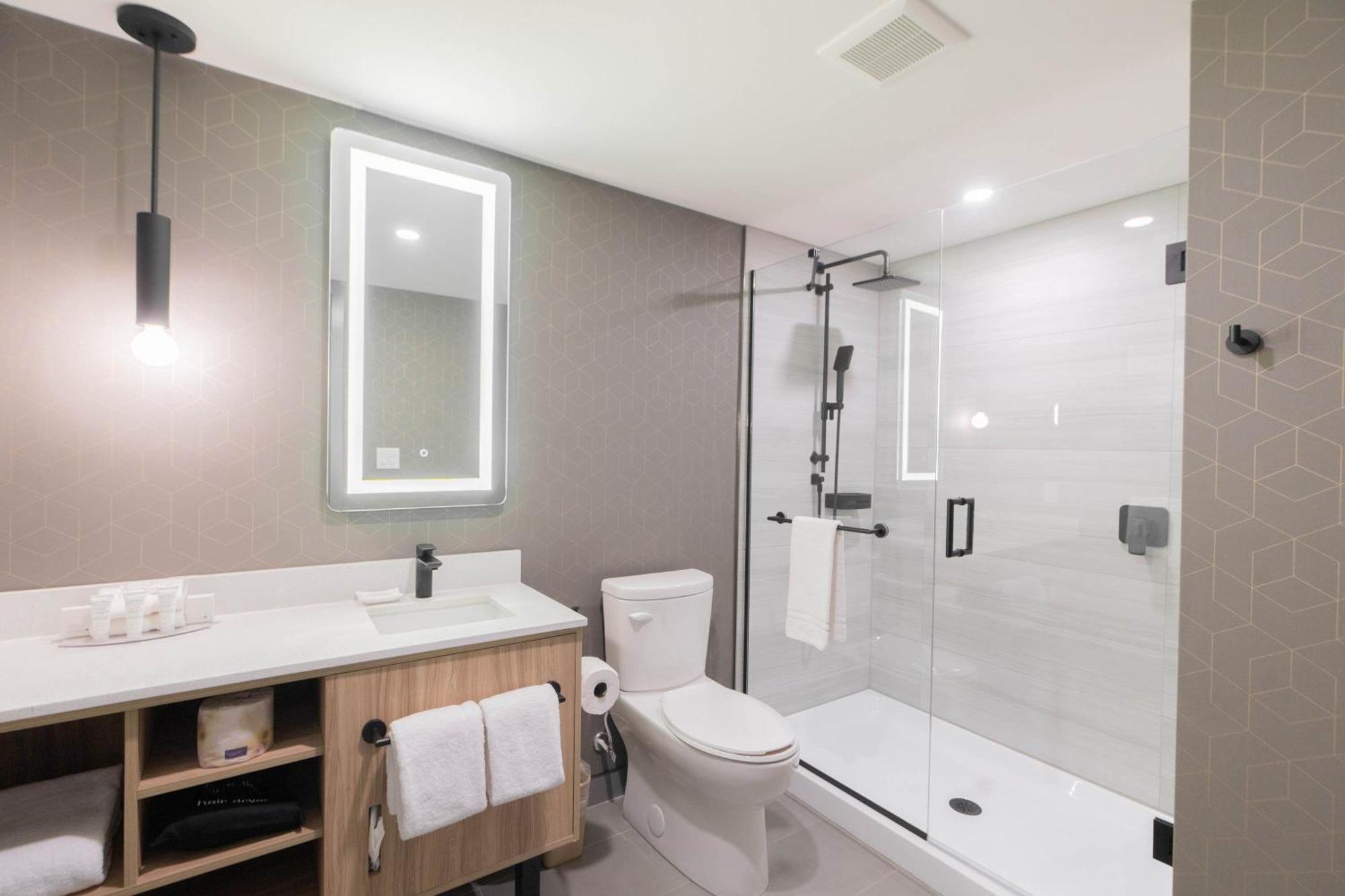 Sandman Signature Dartmouth Hotel & Suites Bagian luar foto